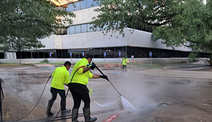 commercial pressure washing in San Diego